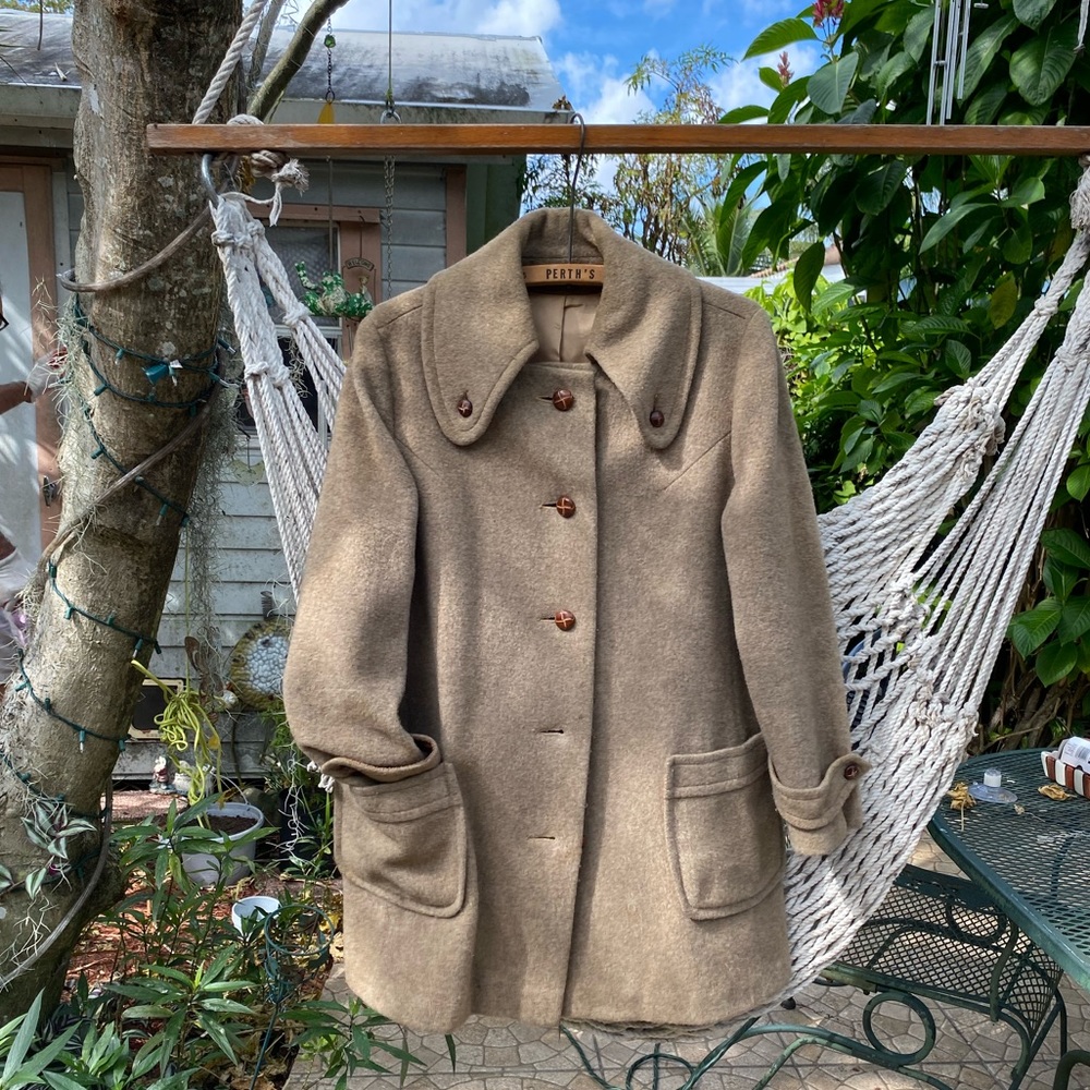 Vintage 70s Oscar de la Renta coat Tan color